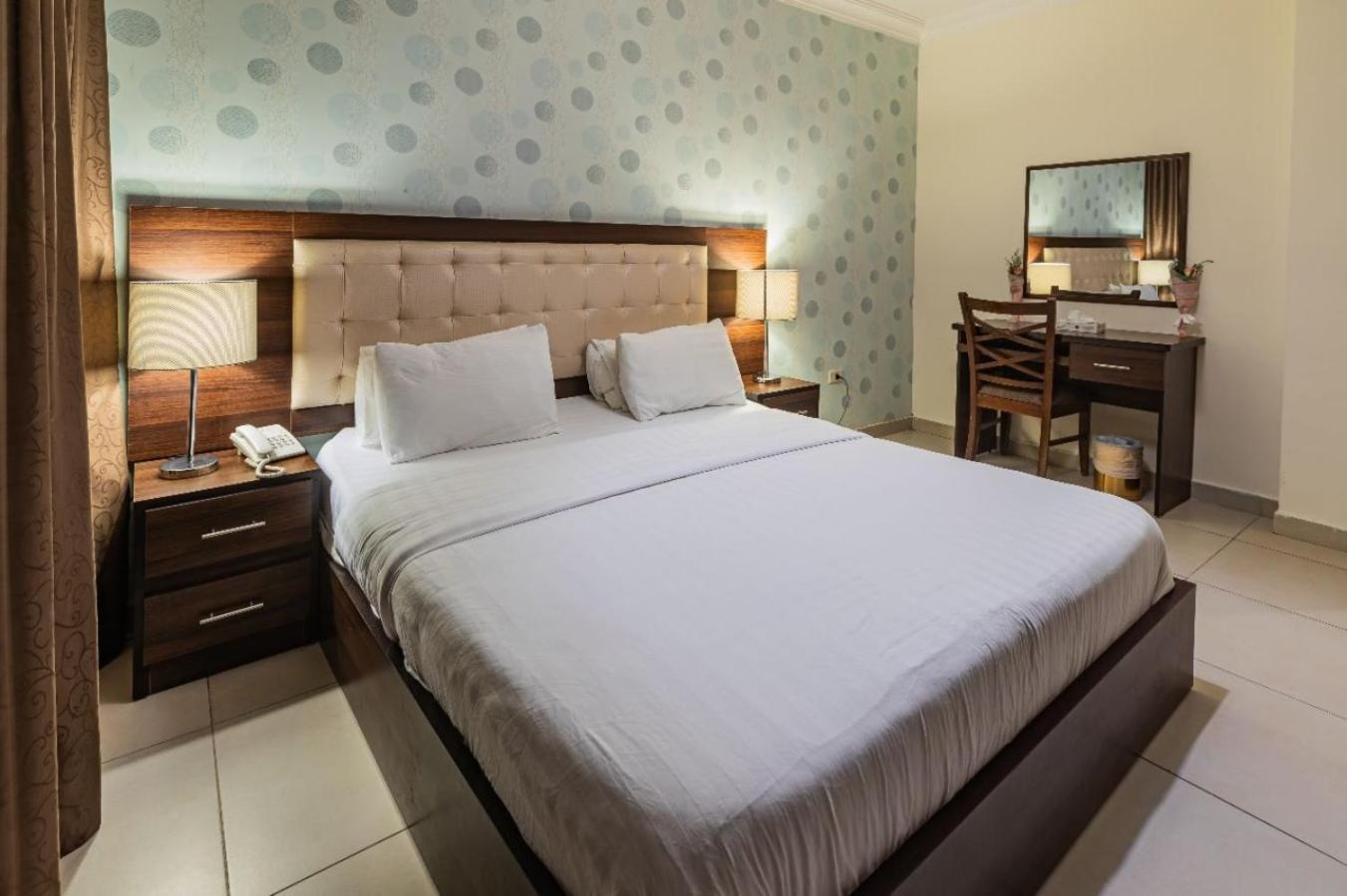 Lancaster Apartments-gardens Hotel Amán