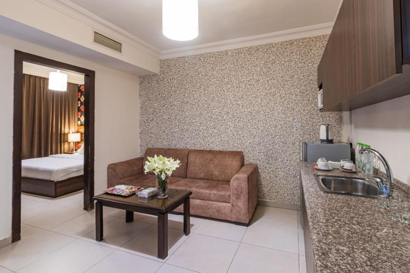 Lancaster Apartments-gardens Hotel