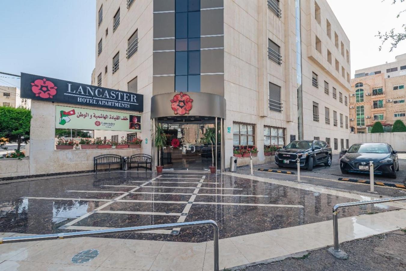 Lancaster Apartments-gardens 3*