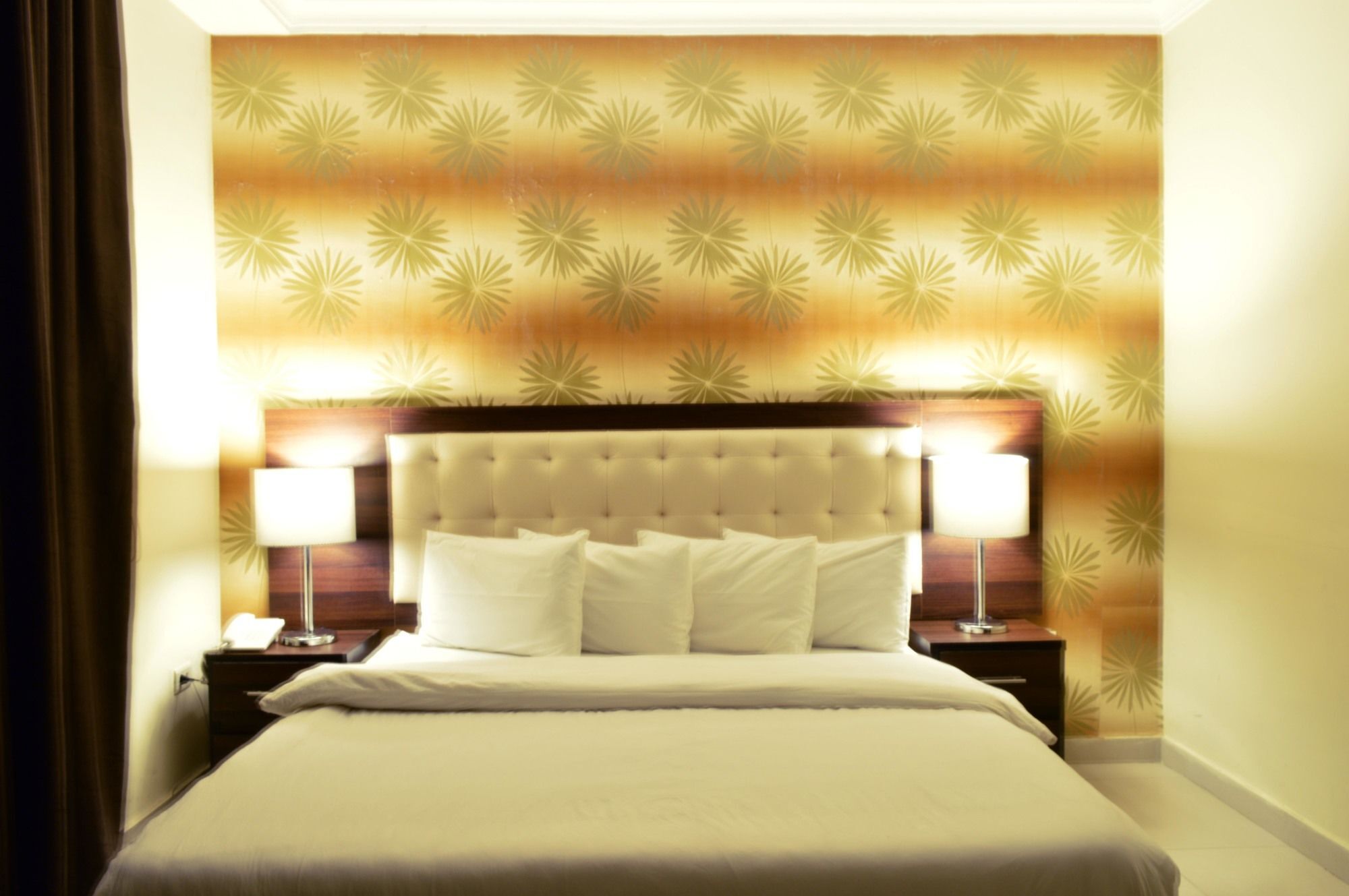 Lancaster Apartments-gardens Hotel